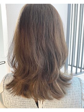 ジョンジョン(JOHN JOHN) 外ハネ　くびれヘア