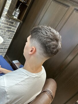 ミリオンバックス 御徒町店(Million Backs) クロップ/束感ショート/フェード<理容室>[メンズ/眉毛/バーバー]