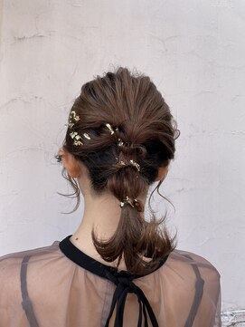 カーム(calm) 結婚式お呼ばれ大人アレンジ