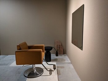 オム(omu)の写真/コンセプトは『素』―建築事務所がリラックスを追求し、素材にこだわった完全個室サロン＊