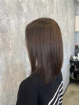 イーラ(E-LA) 明るめのグレイカラー