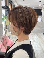 ナウアズ(now as.)&nbsp;まるみショート×白髪ぼかしハイライト【カドワキ】