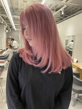 アヴァンス 京橋店(AVANCE) ピンクヘアーとレイヤーカットがオシャレ女性に！