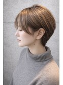 ナチュラルショート×ハイライトベージュ