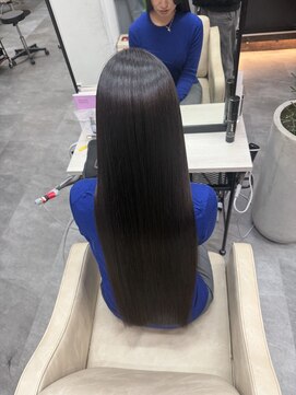 シシ 新宿(She 2.) 髪質改善/縮毛矯正/カラー/トリートメント/韓国/艶髪/艶感