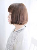 ツヤ感ブラウンのナチュラルボブスタイル