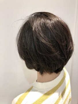 コム(com by neolive) 朝のお手入れ簡単ショートボブ