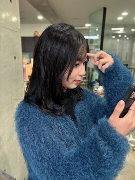 ニーゼロゼロナナ(2007) 重たくならない暗髪