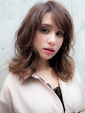 ジェニーバイメノン(JENNIE by Menon) オリーブベージュ レイヤーカット ウェットヘア こなれミディ