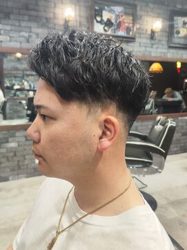 スリーセント 栄(3/cent) ツーブロック/フェードカット/スキンフェード