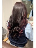 ストレートでも巻き髪でも素敵