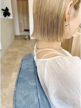 ニルス(nils) ブロンドぱっつんボブ♪