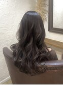 チャコールブラウンで柔らかロングヘア