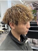 茶髪金メッシュツイスト
