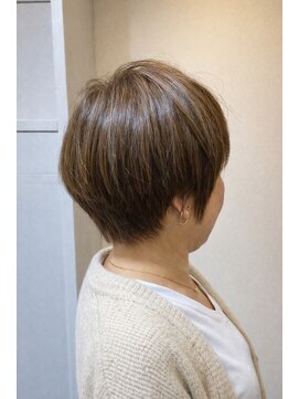 ヘアコレクション アンジュ(Hair collection Unge) 大人女性に人気な、ショートボブ【白髪ぼかし】ハイライト