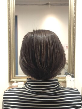 ヘアー グリーン(hair green) 40代50代60代/襟足短めショートボブ/重めショートボブ