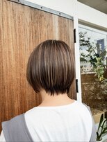 シャポン&nbsp;大人の極細ハイライト×丸みショートボブ