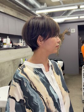 オッソ(OSSO) 大人可愛いハンサムショート/透明感オリーブベージュ