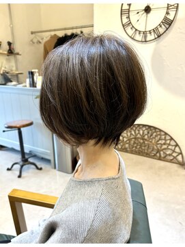 チリンバイロストシティー(Chillin by LOSTCITY) くびれショートボブ