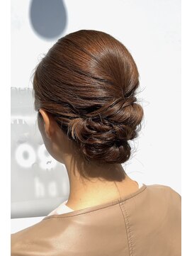 オッヂヘア(oggi hair) 色っぽシニョン