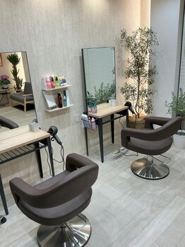 レーカ(Laka)の写真/髪と心に、丁寧に寄り添う時間を。経験豊富な女性オーナーがカウンセリングから仕上げまで担当します。