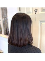 ヴィコロ(vicolo) しっとりまとまるミディアムボブ