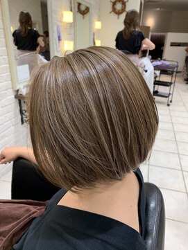 ルグランシャトー(Le grand chateau) ショートボブデザインカラー