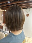 レディースショートくびれ外ハネミニボブオリーブベージュカラー