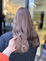 エスト 小倉(est)&nbsp;ブリーチで作るミルクティーベージュカラー/ロング×髪質改善