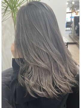 ゲイン(Gain) ショートカット白髪ぼかしダブルカラーハイライトレイヤーカット