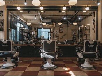 MR.BROTHERS CUT CLUB 福岡店【ミスターブラザーズ カットクラブ】の写真/五感を揺さぶる、男の聖域。拘り抜いたインテリアとクラシックな空間。遊び心を満たす、至高の社交場。