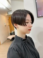 ハニーシブヤ(HONEY shibuya)&nbsp;大人可愛いセンターパートショート暗髪モードラインショート