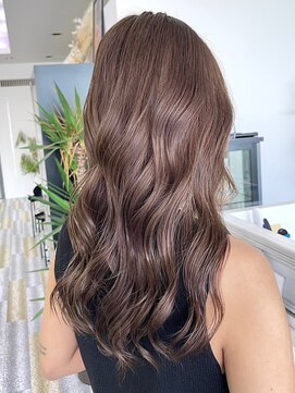 アフューズバイストゥー(Vfuse by StueW) 艶髪ロング/プラチナブラウン［岡山][倉敷][水島］