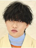 韓国マッシュ刈り上げツーブロックニュアンスカール黒髪ショート