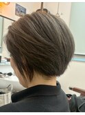寒色系カラー大人ショートスタイル