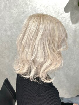 ロウル 渋谷(LOWRL) ホワイトミルクティーカラー/ホワイトカラー/ケアブリーチ