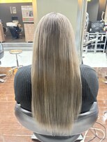 シャンプーボーイエイムス(SHAMPOO BOY aims) ブリーチありシルバーカラー