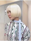 前上がりミニボブブロンド