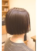 大人の切りっぱなしミニボブ