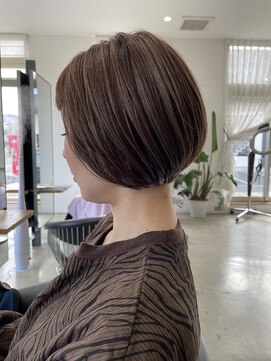 カットアンドトータルビューティ ヴァンキャトル(Cut&Total Beauty VINGT QUATRE) 白髪ぼかしハイライト×丸みボブ◎