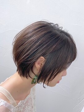 アヴァロン(AVALON) 秋のオススメ！フェザーマッシュショート×イルミナブランジュ