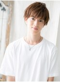 ハイトーンカラーの抜け感ヘアショートa