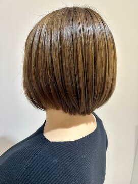 カルゥグラッシー(KALOU glassi) ショートボブ＊オリーブベージュ