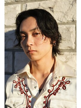 キュー(Cue_) 無造作スパイラルのウルフセンターパートパーマ　1 【影山】