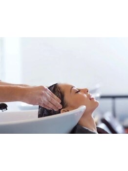 スタッフ全員ヘッドスパが得意◎こだわりのシャンプー台でリラックス【下総中山/パーソナルカラー診断】