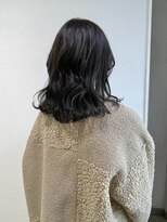 レクタ(recta)&nbsp;ダークグレージュ ミディアムヘア 波巻き仕上げ ブリーチなし