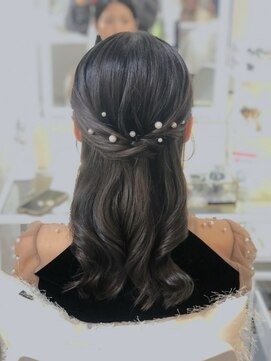 アトリエビューティーアミュ(atelier beauty AmU) 結婚式 二次会 お呼ばれ ハーフアップ パールピン