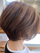 シダー シャープラインショートボブ