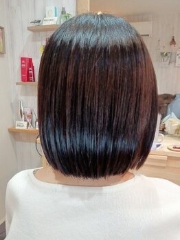 心地よいリラックス空間で、マンツーマンだからこそできる施術を。髪・頭皮ダメージを抑え艶髪を実現！