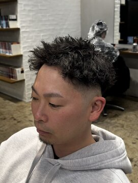 ザデイ カットアンドカルチャーショップ(THE DAY CUT&CULTURE SHOP) ツイストスパイラルパーマ【スキンフェード】